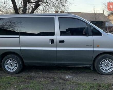 Серый Хендай H-1, объемом двигателя 2.48 л и пробегом 317 тыс. км за 5200 $, фото 2 на Automoto.ua