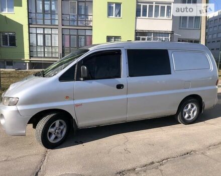 Серый Хендай H-1, объемом двигателя 2.5 л и пробегом 300 тыс. км за 3200 $, фото 9 на Automoto.ua