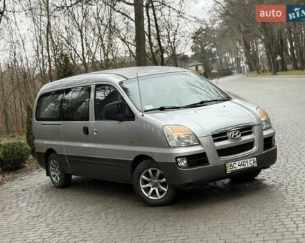 Сірий Хендай H-1, об'ємом двигуна 2.35 л та пробігом 175 тис. км за 4999 $, фото 21 на Automoto.ua