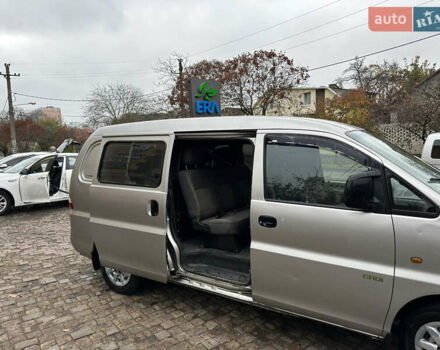 Серый Хендай H-1, объемом двигателя 2.5 л и пробегом 192 тыс. км за 5350 $, фото 1 на Automoto.ua