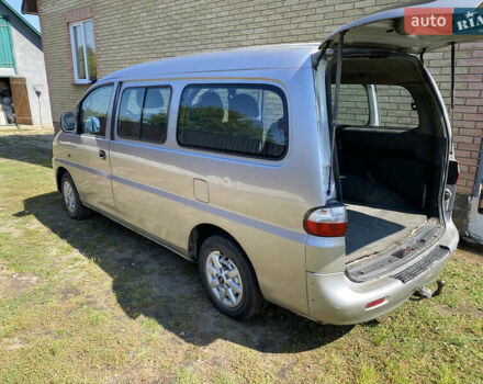 Серый Хендай H-1, объемом двигателя 2.48 л и пробегом 300 тыс. км за 3300 $, фото 2 на Automoto.ua