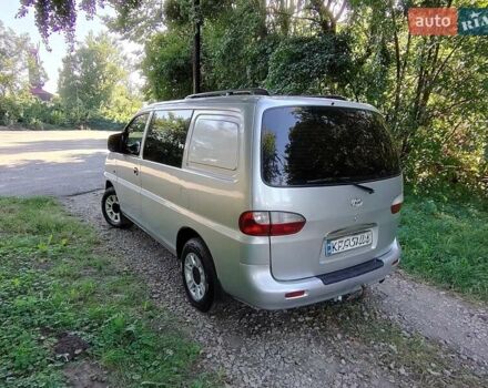 Серый Хендай H-1, объемом двигателя 2.5 л и пробегом 355 тыс. км за 5400 $, фото 8 на Automoto.ua