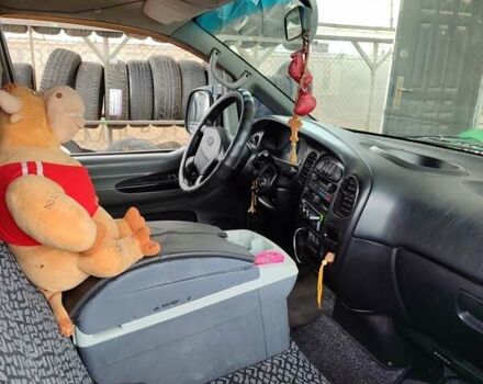 Серый Хендай H-1, объемом двигателя 2.5 л и пробегом 260 тыс. км за 5999 $, фото 3 на Automoto.ua