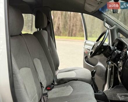 Сірий Хендай H-1, об'ємом двигуна 2.35 л та пробігом 175 тис. км за 4999 $, фото 52 на Automoto.ua