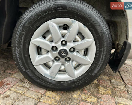 Серый Хендай H-1, объемом двигателя 2.5 л и пробегом 192 тыс. км за 5350 $, фото 8 на Automoto.ua