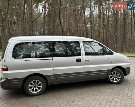 Сірий Хендай H-1, об'ємом двигуна 2.35 л та пробігом 175 тис. км за 4999 $, фото 28 на Automoto.ua