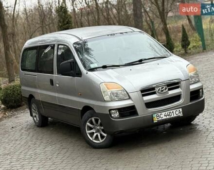 Сірий Хендай H-1, об'ємом двигуна 2.35 л та пробігом 175 тис. км за 4999 $, фото 20 на Automoto.ua