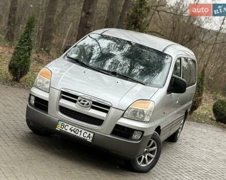 Сірий Хендай H-1, об'ємом двигуна 2.35 л та пробігом 175 тис. км за 4999 $, фото 2 на Automoto.ua