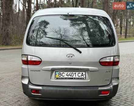 Сірий Хендай H-1, об'ємом двигуна 2.35 л та пробігом 175 тис. км за 4999 $, фото 15 на Automoto.ua