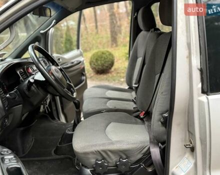 Сірий Хендай H-1, об'ємом двигуна 2.35 л та пробігом 175 тис. км за 4999 $, фото 43 на Automoto.ua