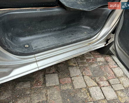 Серый Хендай H-1, объемом двигателя 2.5 л и пробегом 192 тыс. км за 5350 $, фото 10 на Automoto.ua