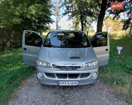 Серый Хендай H-1, объемом двигателя 2.5 л и пробегом 355 тыс. км за 5400 $, фото 1 на Automoto.ua