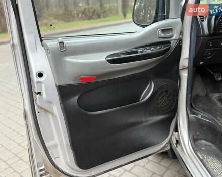 Сірий Хендай H-1, об'ємом двигуна 2.35 л та пробігом 175 тис. км за 4999 $, фото 36 на Automoto.ua