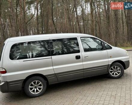 Сірий Хендай H-1, об'ємом двигуна 2.35 л та пробігом 175 тис. км за 4999 $, фото 29 на Automoto.ua