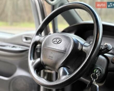 Сірий Хендай H-1, об'ємом двигуна 2.35 л та пробігом 175 тис. км за 4999 $, фото 49 на Automoto.ua