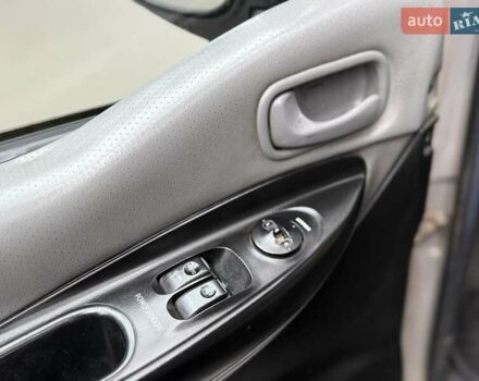 Сірий Хендай H-1, об'ємом двигуна 2.35 л та пробігом 175 тис. км за 4999 $, фото 37 на Automoto.ua