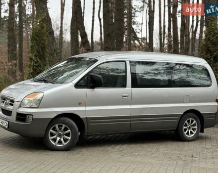 Сірий Хендай H-1, об'ємом двигуна 2.35 л та пробігом 175 тис. км за 4999 $, фото 6 на Automoto.ua