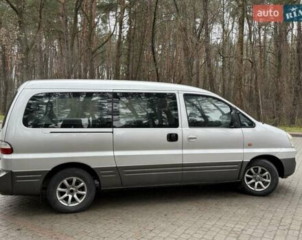 Сірий Хендай H-1, об'ємом двигуна 2.35 л та пробігом 175 тис. км за 4999 $, фото 27 на Automoto.ua