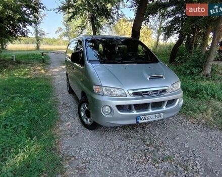 Серый Хендай H-1, объемом двигателя 2.5 л и пробегом 355 тыс. км за 5400 $, фото 7 на Automoto.ua