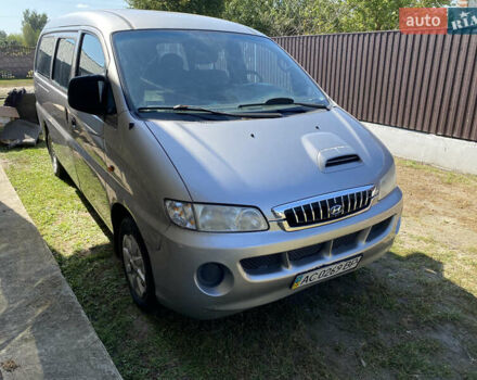 Серый Хендай H-1, объемом двигателя 2.48 л и пробегом 300 тыс. км за 3300 $, фото 5 на Automoto.ua