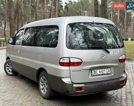 Сірий Хендай H-1, об'ємом двигуна 2.35 л та пробігом 175 тис. км за 4999 $, фото 12 на Automoto.ua