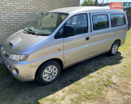 Серый Хендай H-1, объемом двигателя 2.48 л и пробегом 300 тыс. км за 3300 $, фото 1 на Automoto.ua