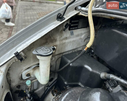 Серый Хендай H-1, объемом двигателя 2.5 л и пробегом 192 тыс. км за 5350 $, фото 7 на Automoto.ua