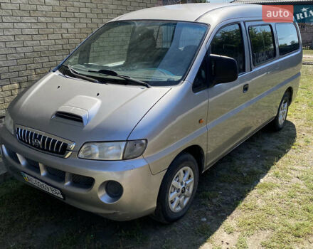 Серый Хендай H-1, объемом двигателя 2.48 л и пробегом 300 тыс. км за 3300 $, фото 4 на Automoto.ua