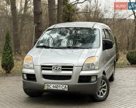 Сірий Хендай H-1, об'ємом двигуна 2.35 л та пробігом 175 тис. км за 4999 $, фото 1 на Automoto.ua