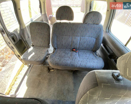 Серый Хендай H-1, объемом двигателя 2.48 л и пробегом 300 тыс. км за 3300 $, фото 7 на Automoto.ua