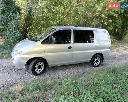 Серый Хендай H-1, объемом двигателя 2.5 л и пробегом 355 тыс. км за 5400 $, фото 21 на Automoto.ua