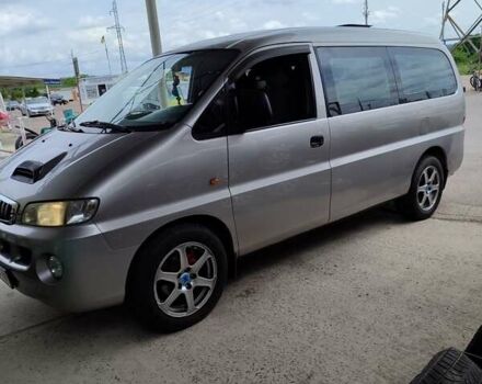 Серый Хендай H-1, объемом двигателя 2.5 л и пробегом 260 тыс. км за 5999 $, фото 1 на Automoto.ua