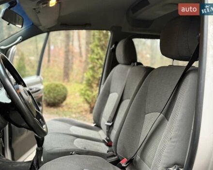 Сірий Хендай H-1, об'ємом двигуна 2.35 л та пробігом 175 тис. км за 4999 $, фото 44 на Automoto.ua