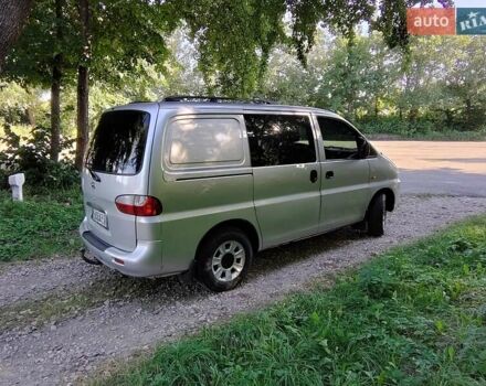 Серый Хендай H-1, объемом двигателя 2.5 л и пробегом 355 тыс. км за 5400 $, фото 3 на Automoto.ua