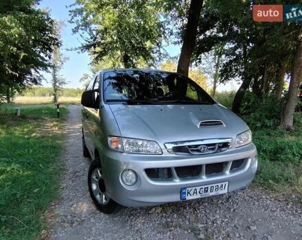 Серый Хендай H-1, объемом двигателя 2.5 л и пробегом 355 тыс. км за 5400 $, фото 6 на Automoto.ua