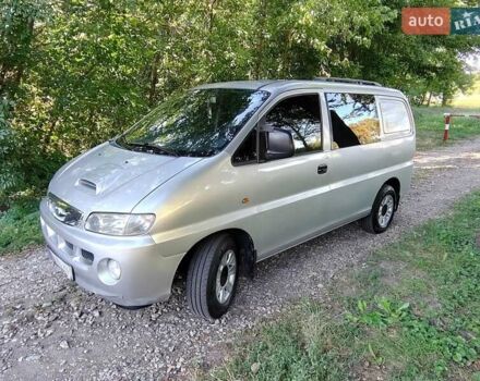 Серый Хендай H-1, объемом двигателя 2.5 л и пробегом 355 тыс. км за 5400 $, фото 9 на Automoto.ua