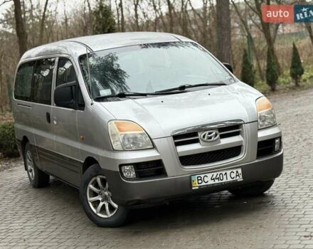 Сірий Хендай H-1, об'ємом двигуна 2.35 л та пробігом 175 тис. км за 4999 $, фото 18 на Automoto.ua