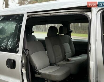 Сірий Хендай H-1, об'ємом двигуна 2.35 л та пробігом 175 тис. км за 4999 $, фото 56 на Automoto.ua