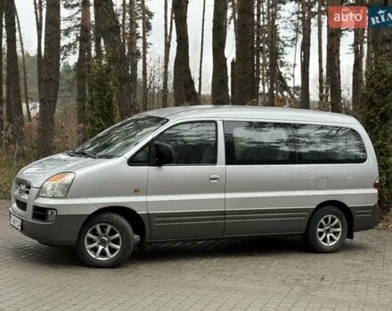 Серый Хендай H-1, объемом двигателя 2.35 л и пробегом 175 тыс. км за 4750 $, фото 7 на Automoto.ua