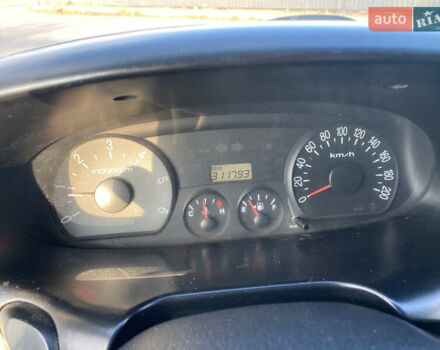 Серый Хендай H-1, объемом двигателя 2.48 л и пробегом 311 тыс. км за 5799 $, фото 15 на Automoto.ua