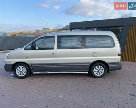 Серый Хендай H-1, объемом двигателя 2.48 л и пробегом 311 тыс. км за 5799 $, фото 9 на Automoto.ua