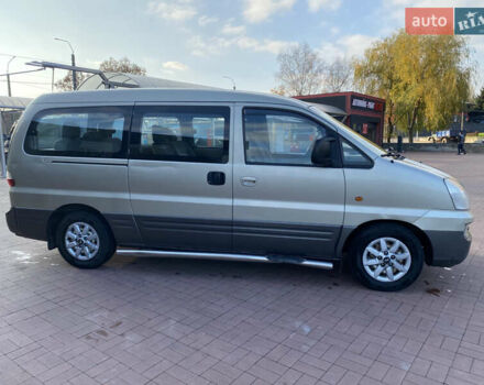 Серый Хендай H-1, объемом двигателя 2.48 л и пробегом 311 тыс. км за 5799 $, фото 4 на Automoto.ua