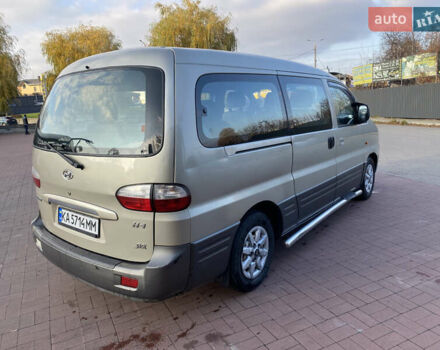 Серый Хендай H-1, объемом двигателя 2.48 л и пробегом 311 тыс. км за 5799 $, фото 5 на Automoto.ua