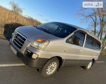 Серый Хендай H-1, объемом двигателя 2.5 л и пробегом 318 тыс. км за 7300 $, фото 3 на Automoto.ua