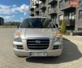 Серый Хендай H-1, объемом двигателя 2.5 л и пробегом 378 тыс. км за 4499 $, фото 1 на Automoto.ua