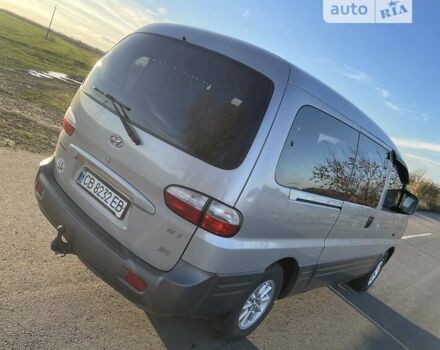 Серый Хендай H-1, объемом двигателя 2.5 л и пробегом 318 тыс. км за 7300 $, фото 12 на Automoto.ua