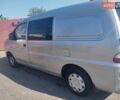 Серый Хендай H-1, объемом двигателя 2.35 л и пробегом 250 тыс. км за 4800 $, фото 5 на Automoto.ua