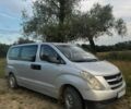 Серый Хендай H-1, объемом двигателя 2.5 л и пробегом 364 тыс. км за 5299 $, фото 1 на Automoto.ua