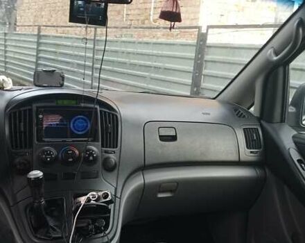 Серый Хендай H-1, объемом двигателя 2.5 л и пробегом 311 тыс. км за 8700 $, фото 5 на Automoto.ua