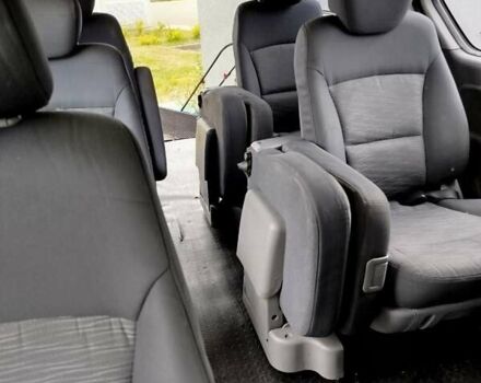 Серый Хендай H-1, объемом двигателя 2.36 л и пробегом 554 тыс. км за 6200 $, фото 5 на Automoto.ua